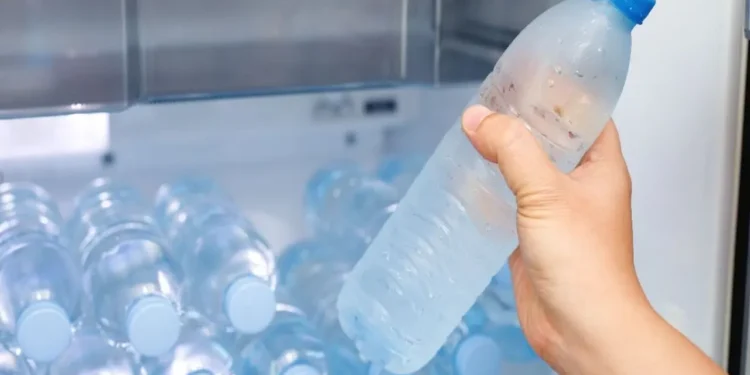 ঠান্ডা পানি খেলে কি আসলেই ওজন বাড়ে? কী বলছেন পুষ্টিবিদরা