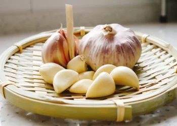 খালি পেটে রসুন খান, দীর্ঘদিন সুস্থ থাকুন।