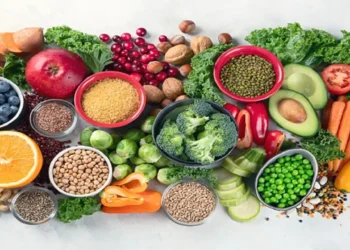 বয়সের ছাপ কমাতে সাহায্য করে যেসব খাবার