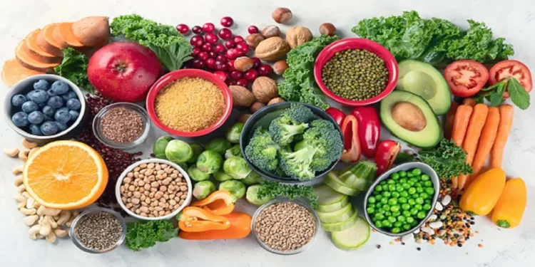 বয়সের ছাপ কমাতে সাহায্য করে যেসব খাবার