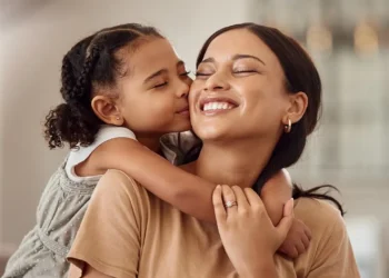 বৃষ্টিতে শিশুর যত্নে সহজ কিছু পরামর্শ