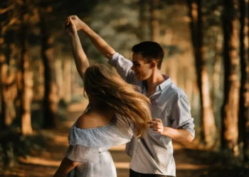 সম্পর্ক দীর্ঘস্থায়ী করার সহজ ৬ উপায়