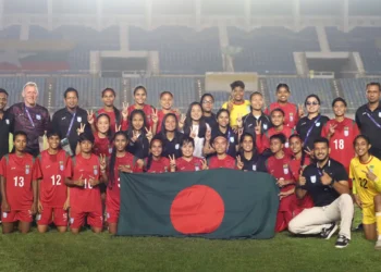 নারী দলের জন্য গভীর রাতে অভিনব সংবর্ধনার আয়োজন