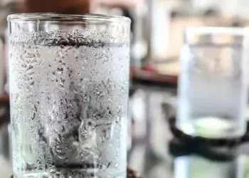 ঠান্ডা পানি কি শরীরের জন্য ক্ষতিকর? কী বলছেন চিকিৎসকরা