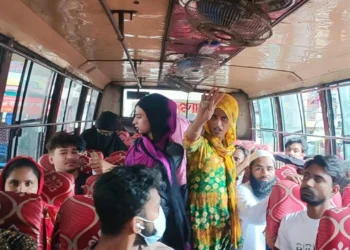 গণপরিবহনে তৃতীয় লিঙ্গের চাঁদাবাজিতে অতিষ্ঠ যাত্রীরা