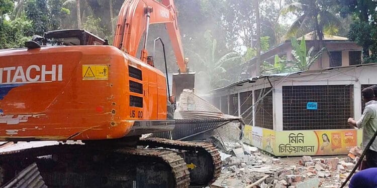 ময়মনসিংহে জয়নুল আবেদিন পার্কের মিনি চিড়িয়াখানা ও শিশুপার্ক উচ্ছেদ