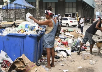 ‘দেশে কোনো ভিক্ষুক নেই’ দাবি করে পদ হারালেন মন্ত্রী