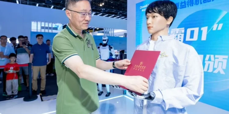 পিএইচডি প্রোগ্রামে ভর্তি হলো প্রথম রোবট, আলোচনার ঝড়