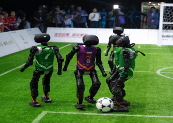 বিশ্বে প্রথমবার এআই রোবটের ফুটবল ম্যাচ অনুষ্ঠিত