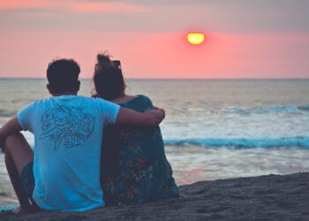 স্বামী-স্ত্রীর দূরত্ব? মনের মিল বাড়ানোর ১০টি পরীক্ষিত কৌশল