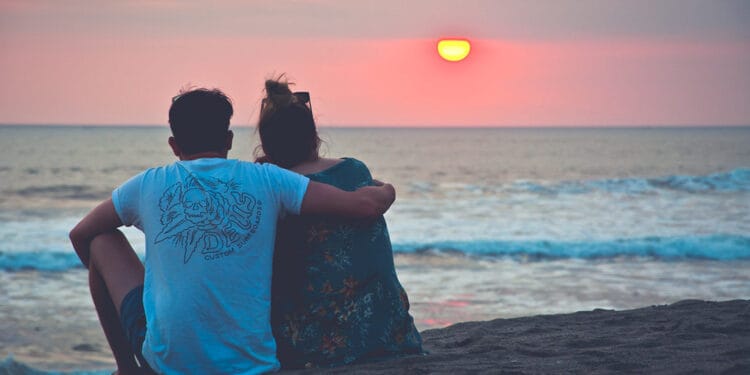 স্বামী-স্ত্রীর দূরত্ব? মনের মিল বাড়ানোর ১০টি পরীক্ষিত কৌশল