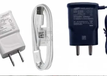 ফোনের চার্জার যে কারণে সাদা বা কালো রঙের হয়