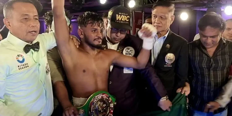 ভারতীয় বক্সারকে হারিয়ে ইতিহাস গড়লেন হাসান শিকদার