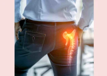 নিয়মিত আঁটসাঁট জিন্স পরছেন? হতে পারে যে বিপদ