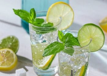 রাতে ঘুমানোর আগে লেবু পানি খেলে কী হয়?