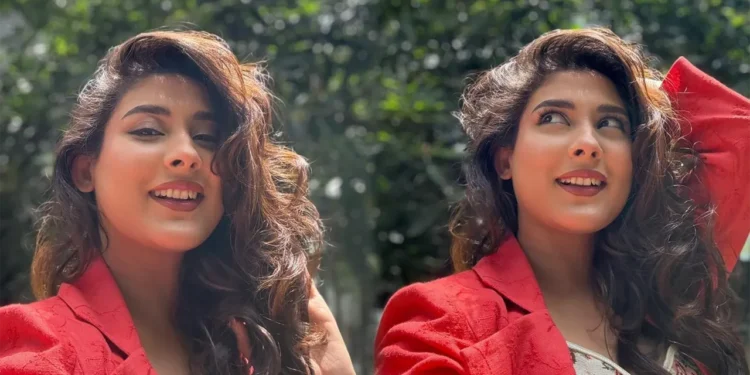 ভক্তদের সঙ্গে নামের অক্ষর খেলায় মেতেছেন মেহজাবীন