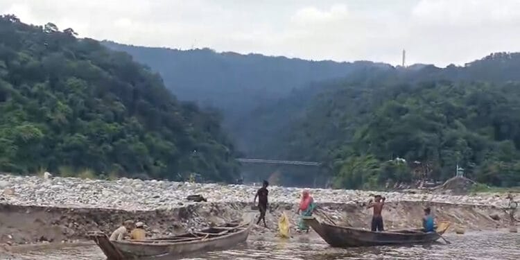 কোম্পানীগঞ্জের পর এবার টার্গেট জাফলং, হচ্ছে পাথর লুট