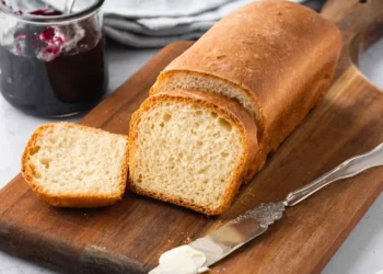 সকালে সময় বাঁচাতে রোজ পাউরুটি খাচ্ছেন? চিকিৎসকদের স্পষ্ট সতর্কবার্তা