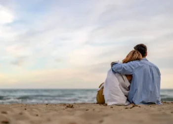 সম্পর্ক গভীর করতে ভালোবাসা বোঝার পাঁচটি ভাষা জানুন