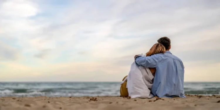 সম্পর্ক গভীর করতে ভালোবাসা বোঝার পাঁচটি ভাষা জানুন