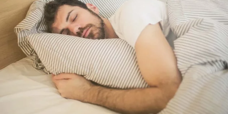 রাতে ভালো ঘুমের জন্য খাবেন যে ৭ খাবার