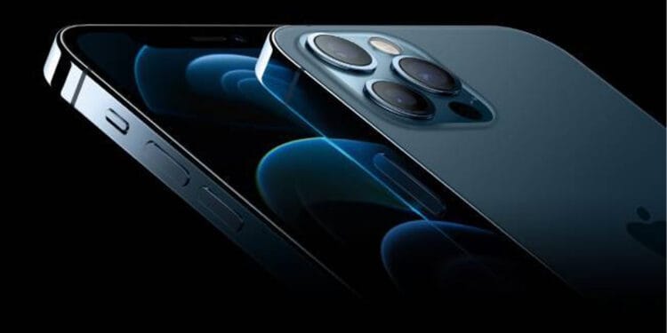 আপনার হাতের স্মার্টফোনটি যে ১০টি জিনিসকে অবসরে পাঠিয়েছে