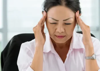 কেন পুরুষদের তুলনায় নারীদের মাইগ্রেন বেশি হয়