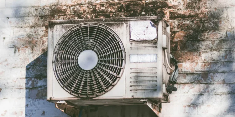 এসি বিস্ফোরণ : ঘরে বসেই সচেতন থাকবেন যেভাবে