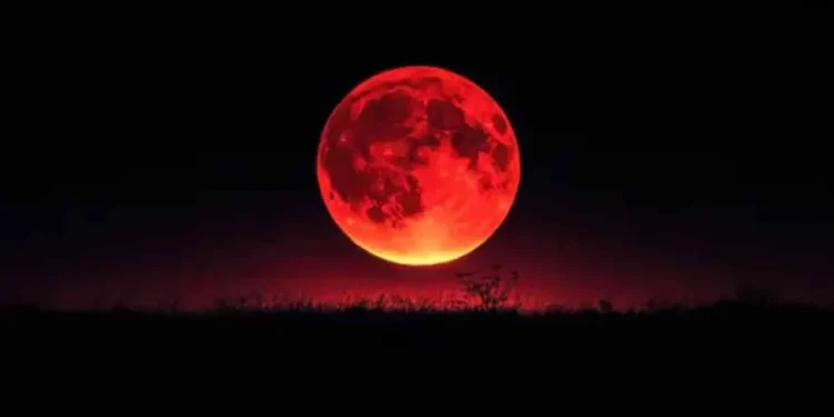 চলতি বছরের শেষ চন্দ্রগ্রহণ রোববার, দেখা যাবে বাংলাদেশ থেকেও