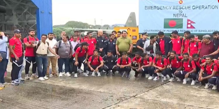 বিমানবাহিনীর বিশেষ ফ্লাইটে দেশে ফিরল বাংলাদেশ দল