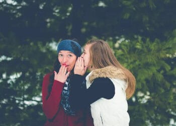 মানুষ কেন পরচর্চা করতে ভালোবাসে?