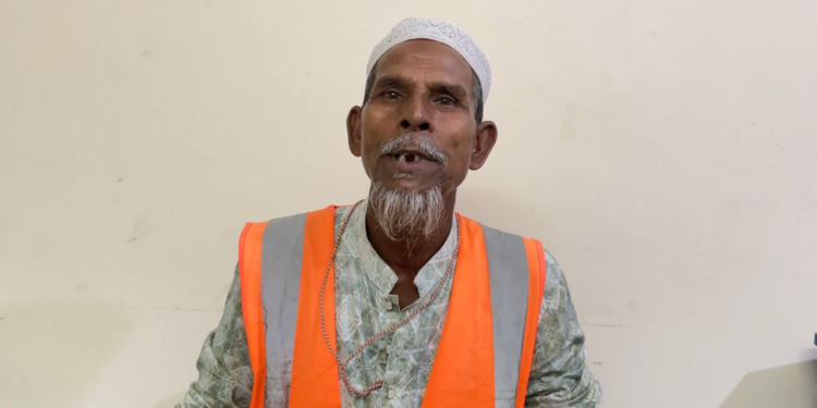 বাড়ি ছাড়ার কারণ জানালেন ক্রিকেটার নাসুমের বাবা