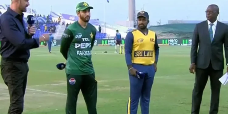 এশিয়া কাপের হাই-ভোল্টেজ লড়াইয়ে টস জিতে ফিল্ডিংয়ে পাকিস্তান