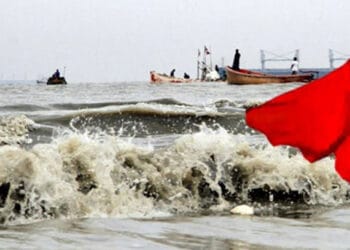 সাগরে নিম্নচাপের পূর্বাভাস, বন্দরে সতর্কতা সংকেত