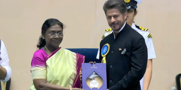 ৩৩ বছর পর প্রথম জাতীয় পুরস্কার পেলেন শাহরুখ খান
