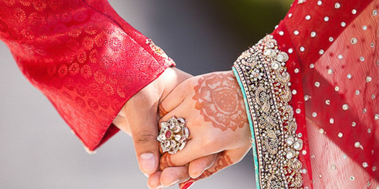 স্ত্রীর কথা মেনে চলা স্বামীরাই সুখী ও সফল হন, দাবি গবেষণার