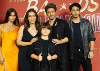 জাঁকজমকপূর্ণ আয়োজনে শাহরুখপুত্রের অভিষেক