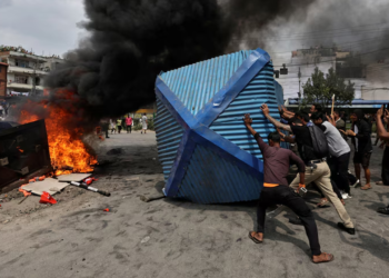 বিক্ষোভকারীদের দেওয়া আগুনে নেপালের সাবেক প্রধানমন্ত্রীর স্ত্রী নিহত