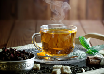 চায়ের সঙ্গে কোন খাবার খেলে কী সমস্যা হতে পারে