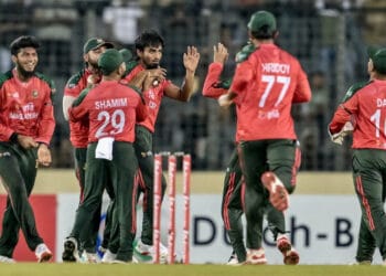 এশিয়া কাপ : টস জিতে বোলিংয়ে বাংলাদেশ, দেখে নিন একাদশ