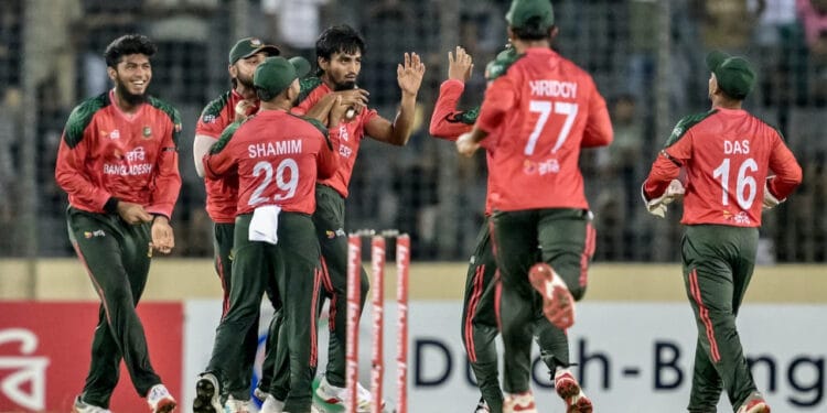 এশিয়া কাপ : টস জিতে বোলিংয়ে বাংলাদেশ, দেখে নিন একাদশ