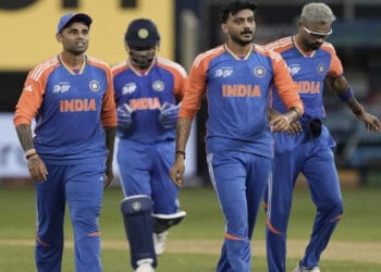 হাত না মেলানোয় শাস্তি পাবে ভারত? কী আছে আইসিসির নিয়মে