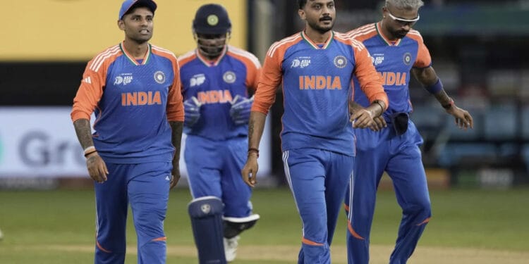 হাত না মেলানোয় শাস্তি পাবে ভারত? কী আছে আইসিসির নিয়মে