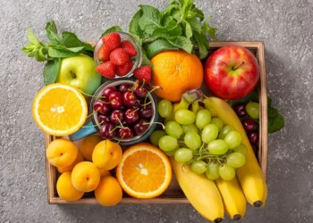 ভুঁড়ি কমাতে খেতে পারেন এই ৭ ফল!