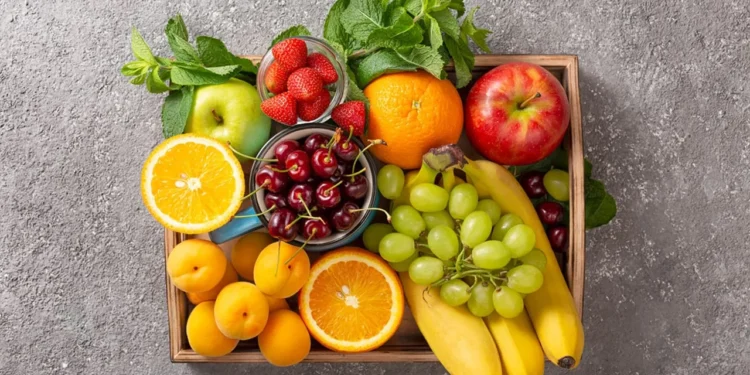 ভুঁড়ি কমাতে খেতে পারেন এই ৭ ফল!