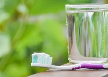 ঘুম থেকে উঠে আগে পানি খাবেন, না ব্রাশ করবেন—জানালেন চিকিৎসক