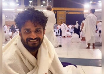 ওমরা পালনে মক্কায় অভিনেতা মুশফিক আর ফারহান