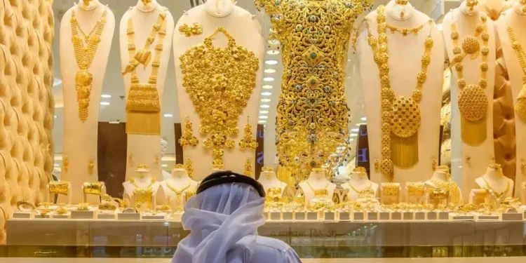 বিশ্ববাজারে লাফিয়ে কমছে স্বর্ণের দাম, জানা গেল কারণ