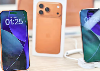 আইফোনের নতুন মডেলে যেসব ত্রুটির অভিযোগ তুললেন ব্যবহারকারীরা