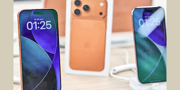 আইফোনের নতুন মডেলে যেসব ত্রুটির অভিযোগ তুললেন ব্যবহারকারীরা